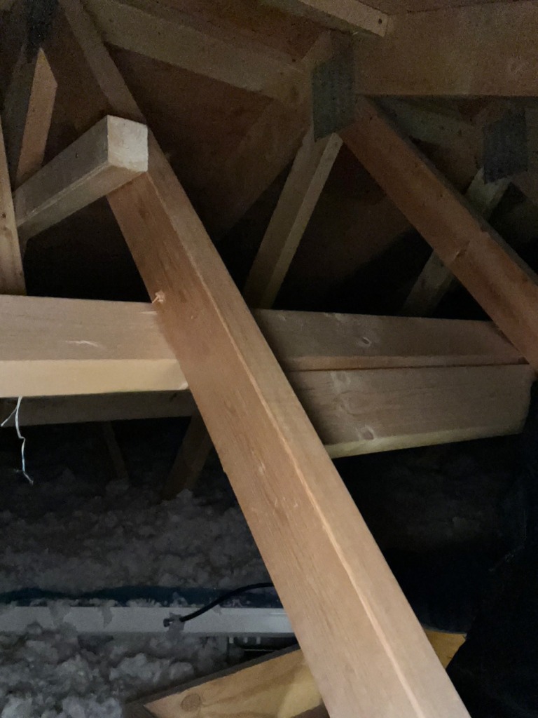 岡崎市北野町のスウェーデンハウス様　外から見えない地上波デジタル放送屋根裏既存住宅工事