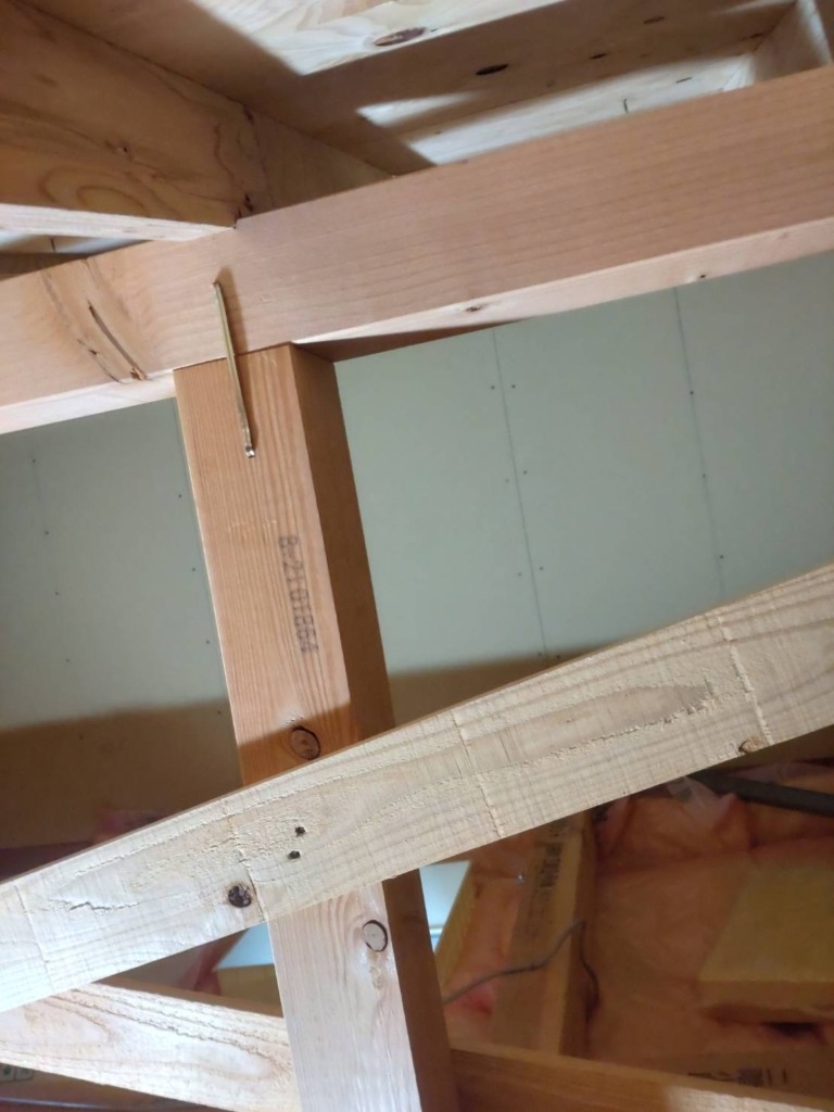 大府市横根町のAVANTIA様　災害に強い地上波デジタル放送新築屋根裏アンテナ工事