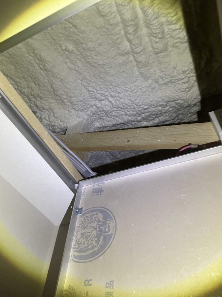 高槻市安岡寺町の新築に外から見えない地デジ屋根裏アンテナ工事