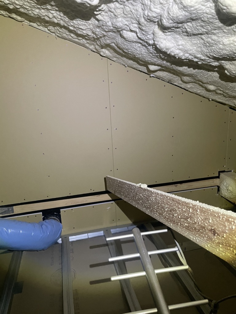 姫路市北条宮の町のアイ工務店様新築　外から見えない地上波デジタル放送　屋根裏アンテナ工事