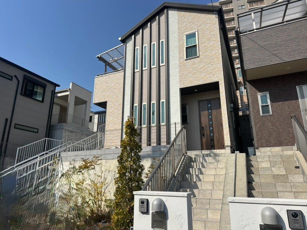 枚方市香里ケ丘の新築住宅に台風でも安心の地上波デジタル放送　屋根裏アンテナ工事