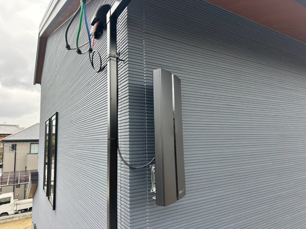 京田辺市三山木南山の桧家住宅様　お洒落な新築デザインアンテナ壁面工事