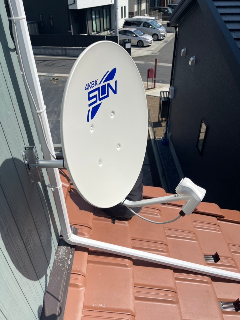 秦野市堀西のスウェーデンハウス様新築　2K4K8K対応BSと地デジ八木式アンテナ工事