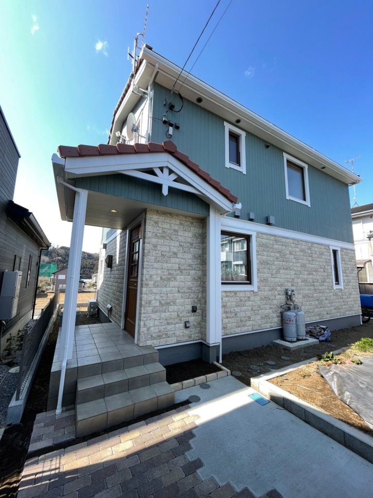 秦野市堀西のスウェーデンハウス様新築　2K4K8K対応BSと地デジ八木式アンテナ工事