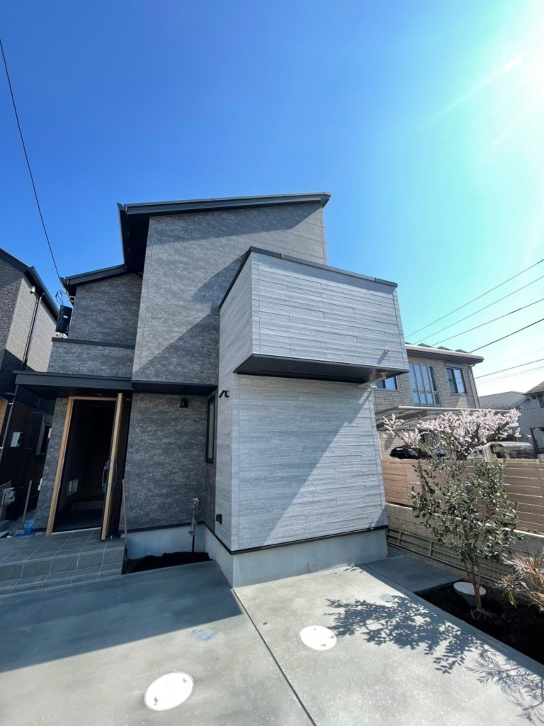 練馬区三原台の住友不動産様新築 隣家が近い環境下でのデザインアンテナ壁面工事