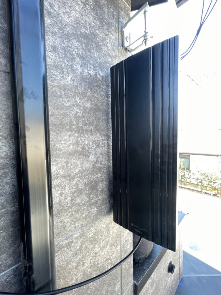 練馬区三原台の住友不動産様新築 隣家が近い環境下でのデザインアンテナ壁面工事