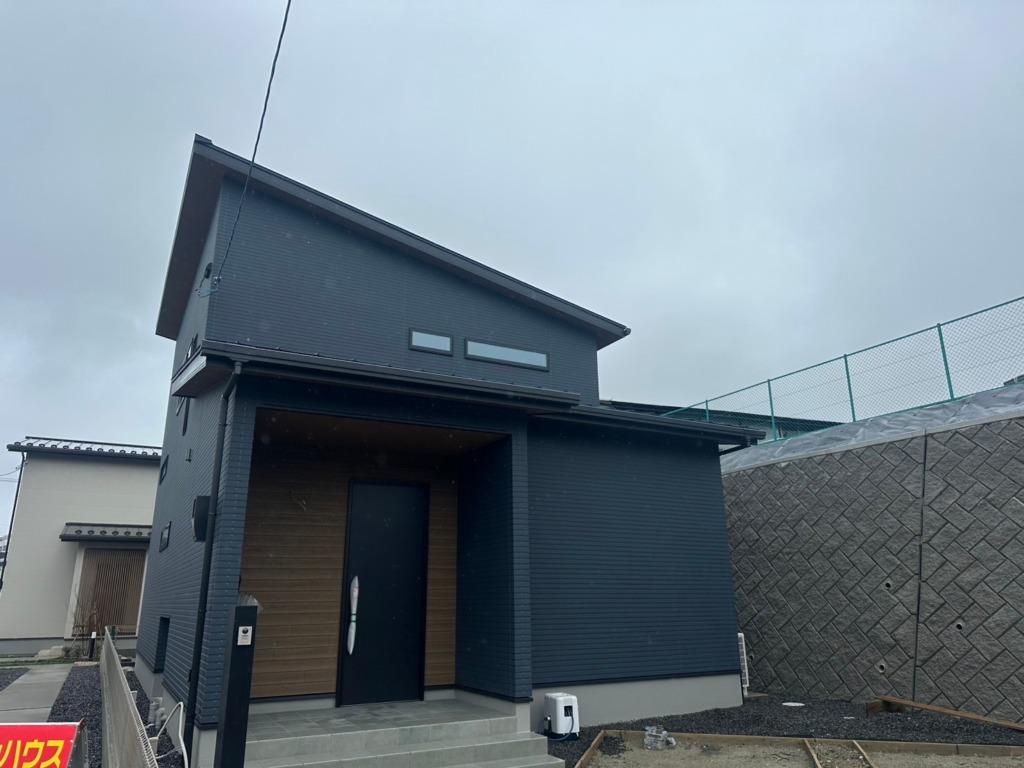 湖南市石部中央の敷島住宅様新築 建物の外観が気にならない地上波デジタル放送屋根裏アンテナ工事