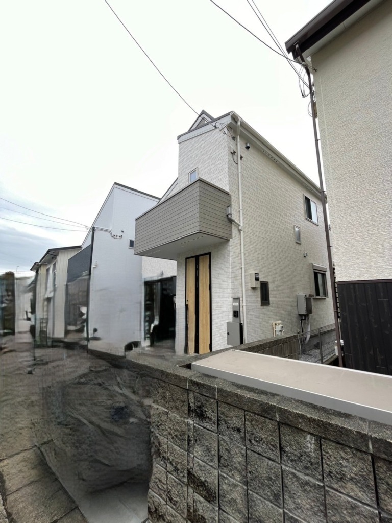 海老名市上今泉のホークワン様新築 垂直波用デザインアンテナ壁面工事