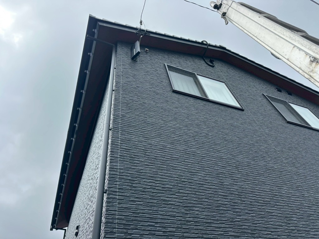 津市垂水のアサヒグローバル様新築　お洒落なデザインアンテナ壁面工事