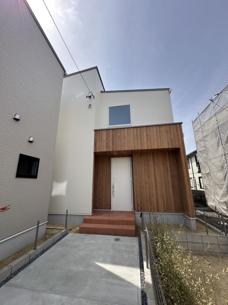 一宮市今伊勢町新神戸のウッドフレンズ様新築　デザインアンテナ壁面工事