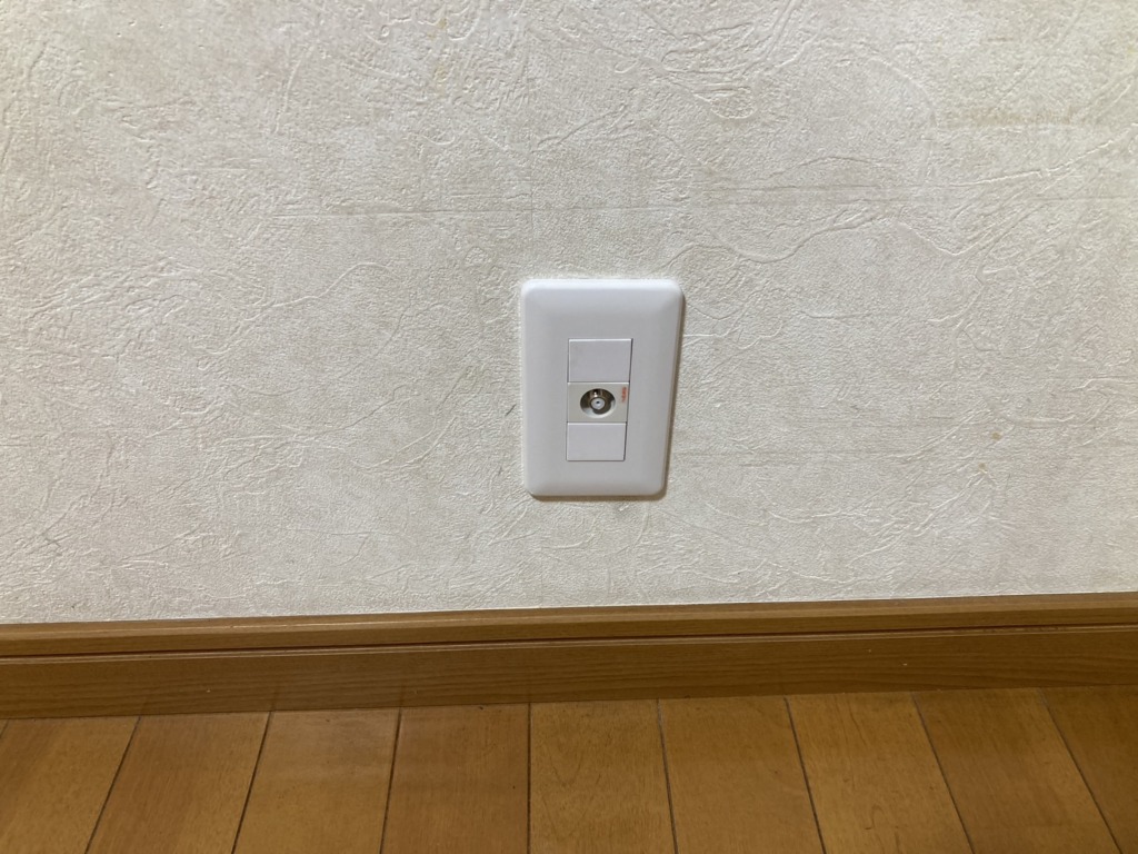 各務原市東山の既存住宅　4K8K放送対応BSと地デジ屋根裏アンテナ工事