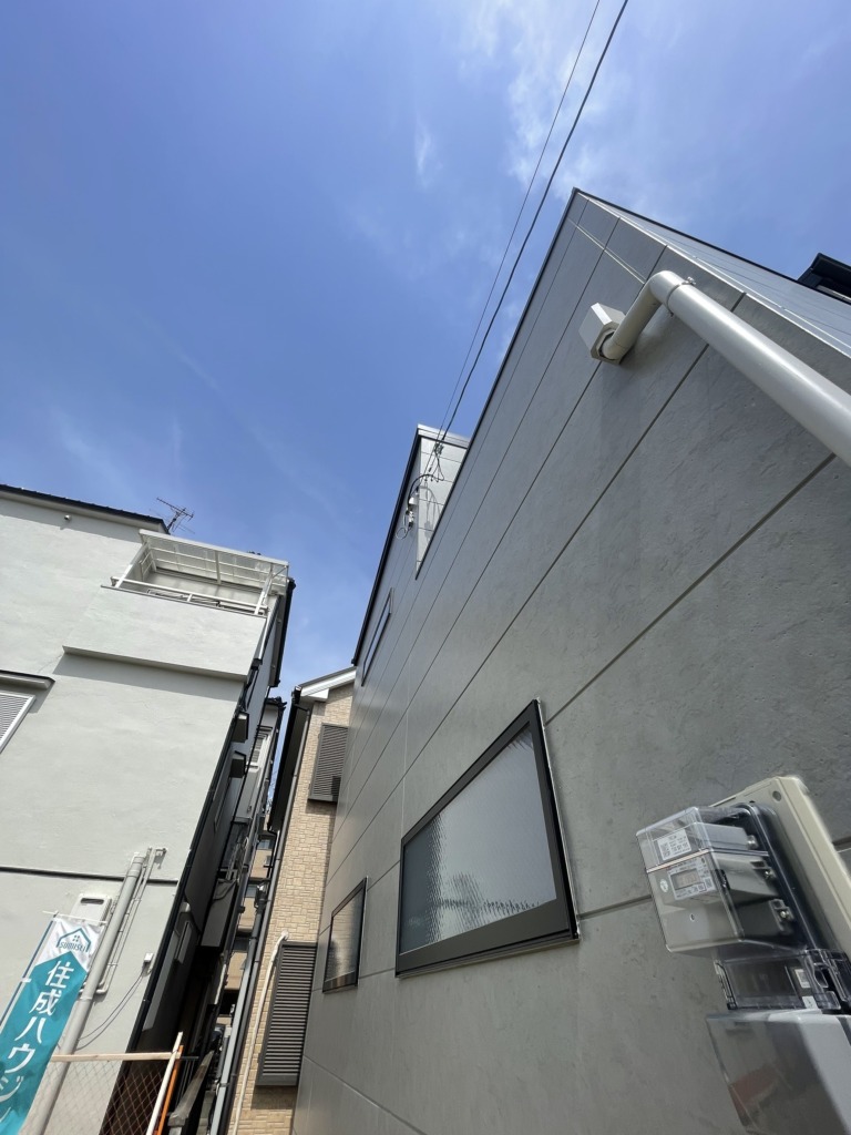 高槻市宮田町のアイルクリエイト様新築　災害に強い地デジ屋根裏アンテナ工事