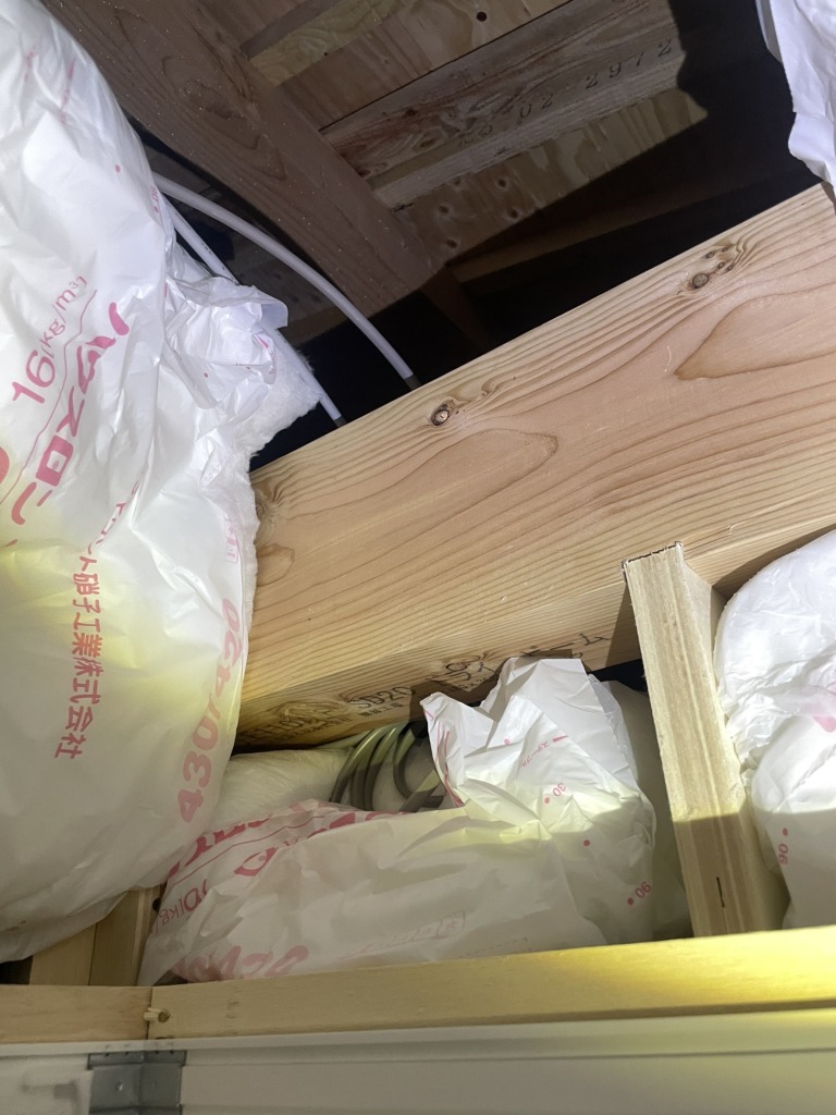 高槻市宮田町のアイルクリエイト様新築　災害に強い地デジ屋根裏アンテナ工事