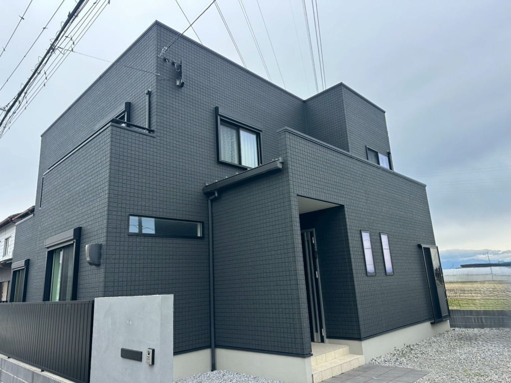 愛知郡愛荘町長野のタマホーム様既存住宅　デザインアンテナ壁面工事
