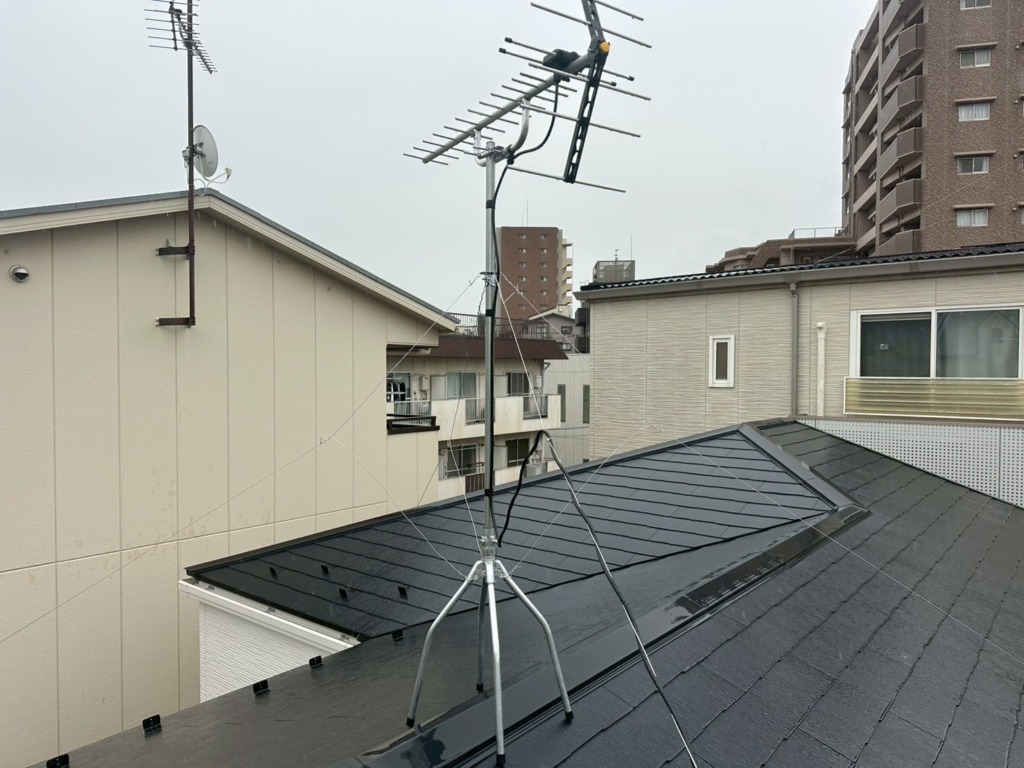 枚方市渚本町のオープンハウス様新築　厳しい電波状況のため八木式屋根馬アンテナ工事