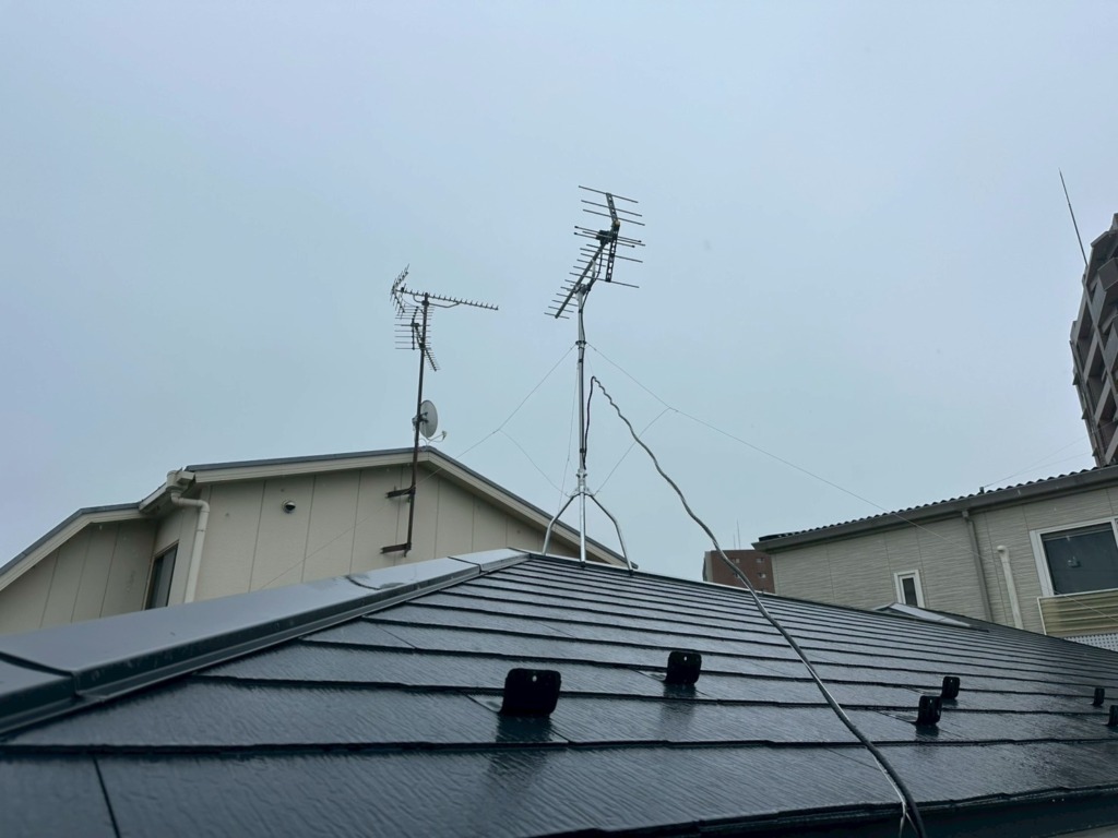 枚方市渚本町のオープンハウス様新築　厳しい電波状況のため八木式屋根馬アンテナ工事