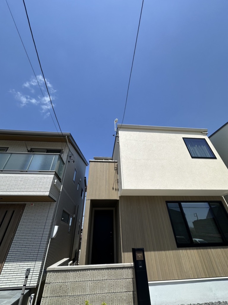 清須市朝日のウッドフレンズ様新築　小型フラットアンテナサイドベース工事