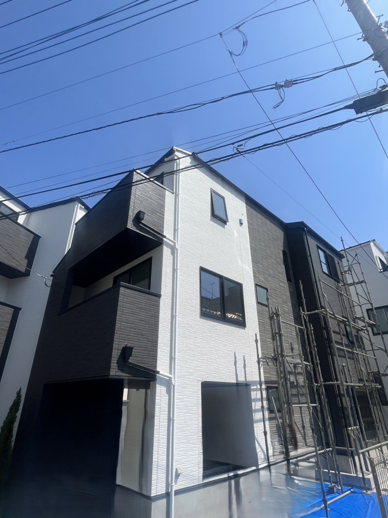 板橋区宮本町のオープンハウス様新築　4K8K放送対応BSと地デジデザインアンテナ壁面工事