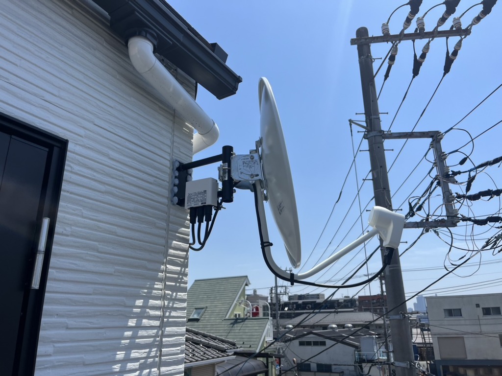 板橋区宮本町のオープンハウス様新築　4K8K放送対応BSと地デジデザインアンテナ壁面工事