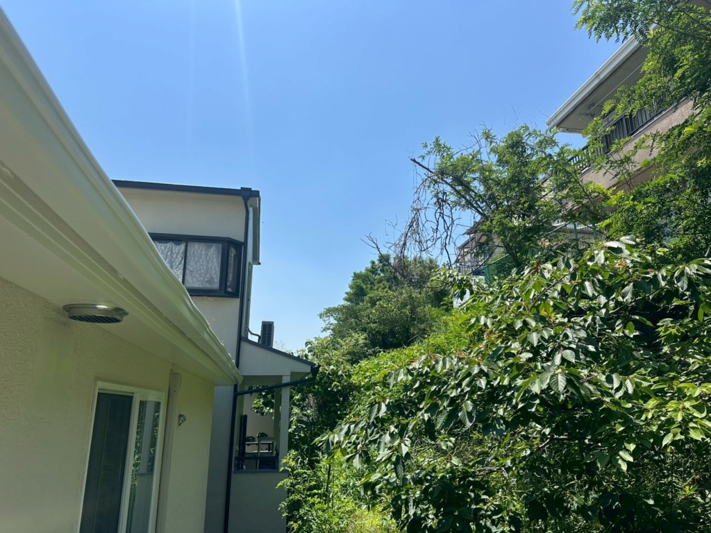 枚方市岡山手町の既存住宅 光テレビから地上波デジタル放送デザインアンテナ壁面への切り替え工事