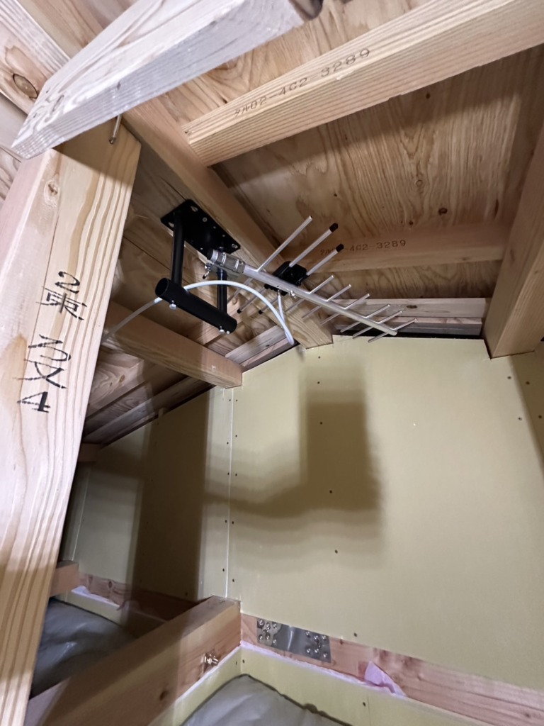 本巣郡北方町高屋清流のエサキホーム様新築　台風でも安心の屋根裏アンテナ工事