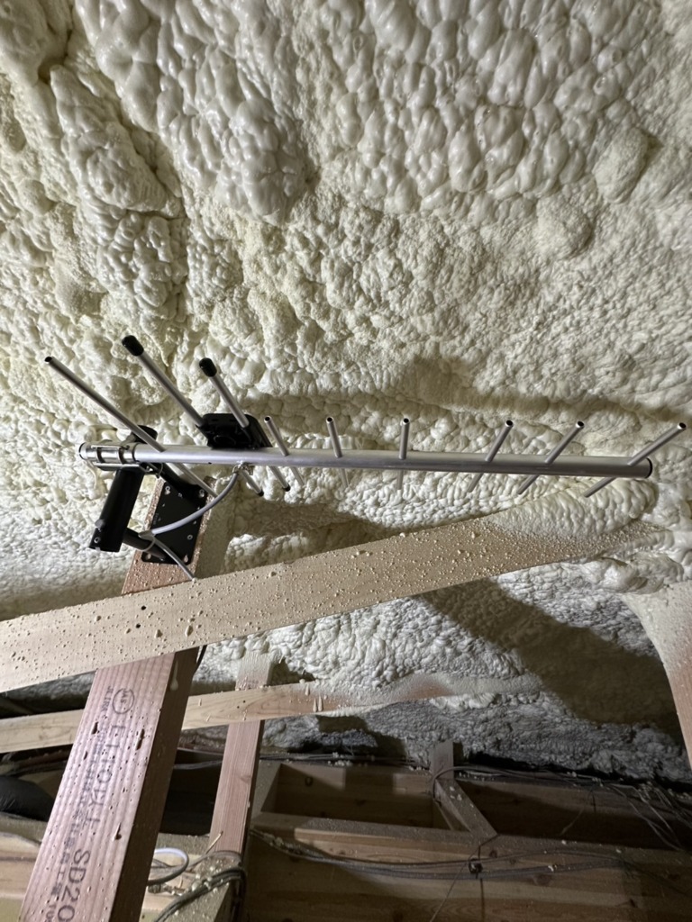 稲沢市坂田町のアイ工務店様新築平屋　建物の外観を気にしなくても良い地デジ屋根裏アンテナ工事