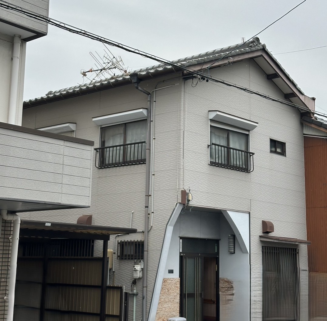 一宮市藤塚町の既存住宅 アンテナ倒壊による撤去工事