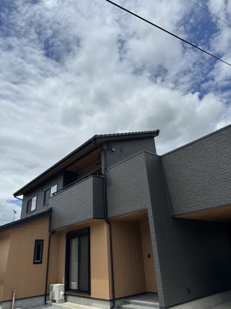 関市武芸川町高野のトカラ住建様新築　外から見えない4K8K放送対応BSとデザインアンテナ壁面工事