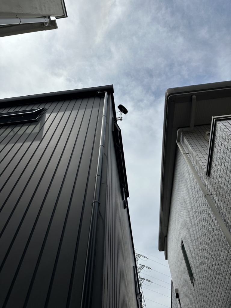 一宮市大和町南高井の三昭堂様新築　小型フラットアンテナ工事