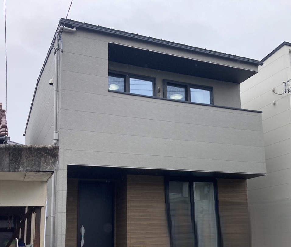 知多郡東浦町森岡のアーキテックス様新築 デザインアンテナ壁面工事