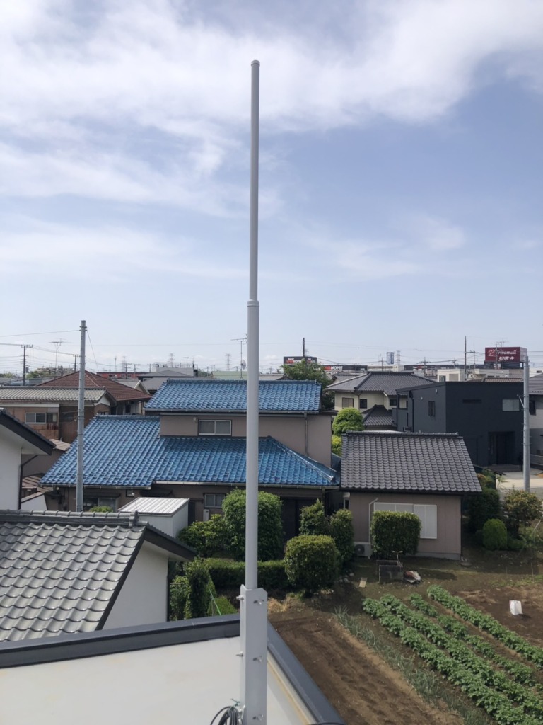 東松山市神明町のヘーベルハウス様新築　アンテナポールへデザインアンテナ工事