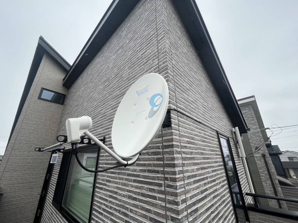 東村山市恩多町の兼六ホーム様既存住宅　4K8K放送対応BSとデザインアンテナ壁面工事