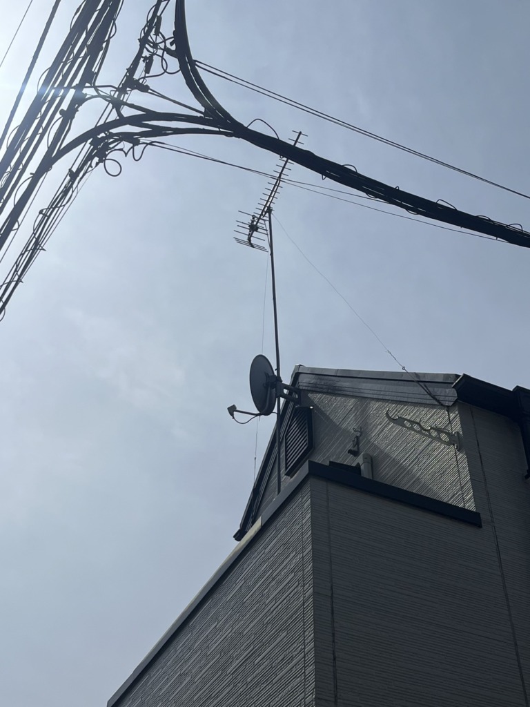 東京都杉並区和泉の既存住宅 未使用のテレビアンテナ撤去工事