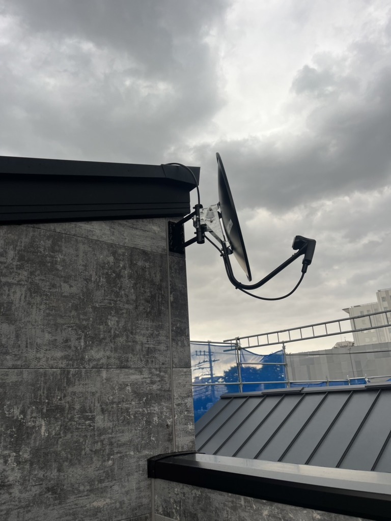 武蔵野市境南町の総合ハウジング様新築　4K8K放送対応BSと地デジデザインアンテナ壁面工事