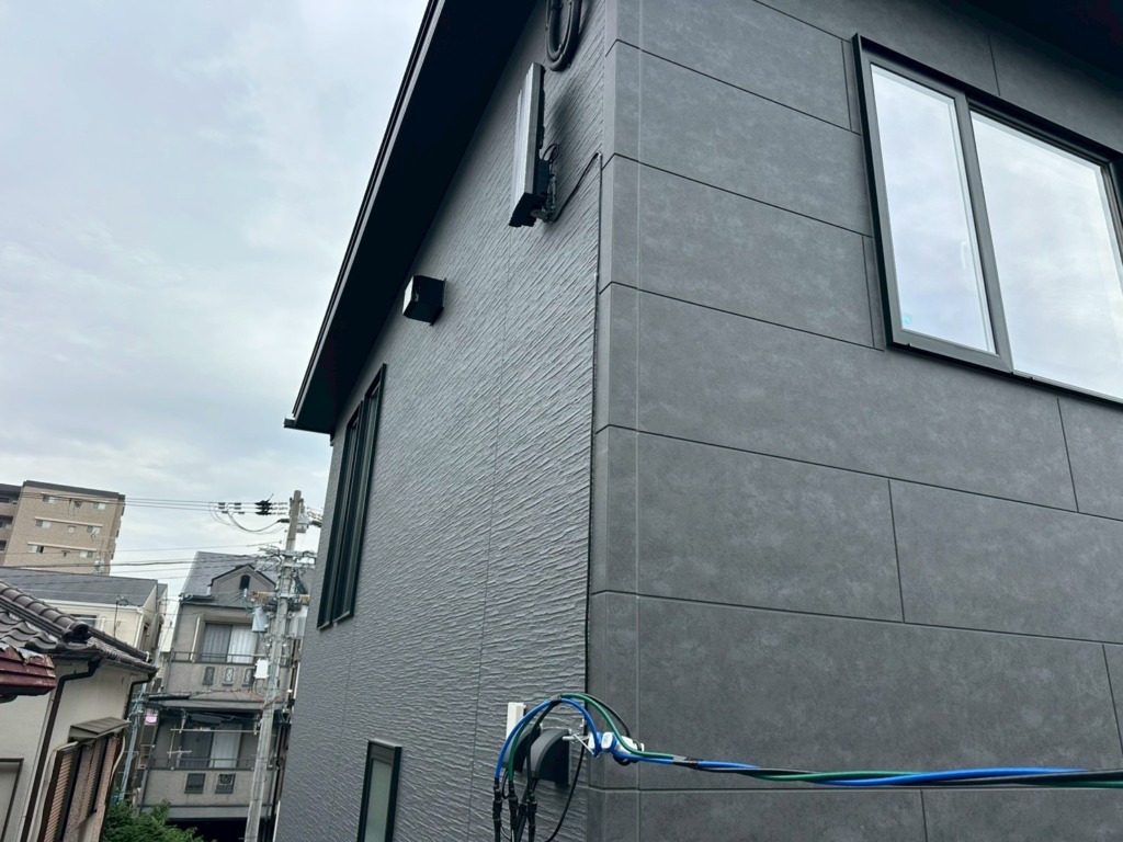 大阪市城東区野江のイシンホーム様新築 地上波デジタル放送デザインアンテナ壁面工事