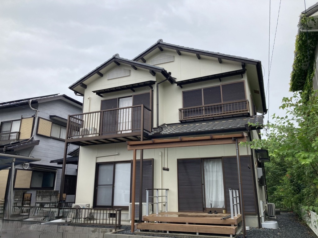 三重郡菰野町竹成の既存住宅　台風でも安心の地デジ屋根裏アンテナ工事