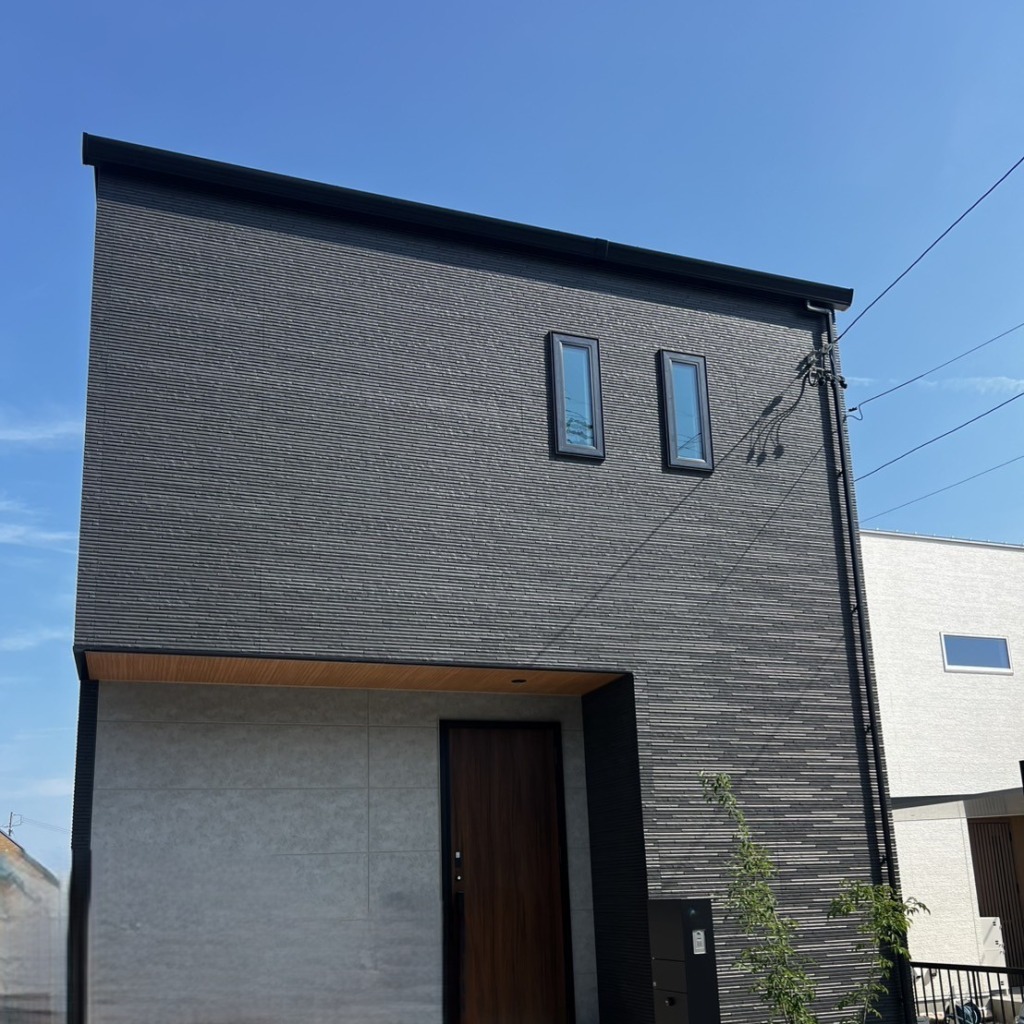 豊田市豊栄町のアイ工務店様新築　地デジ小型フラットアンテナ壁面工事