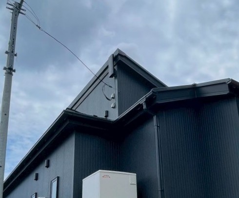 横須賀市小矢部の平屋新築　デザインアンテナ壁面工事