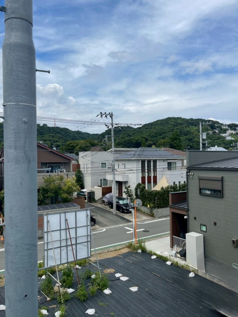 中郡大磯町東小磯の湘栄建設様新築　地上波デジタル放送デザインアンテナ壁面工事