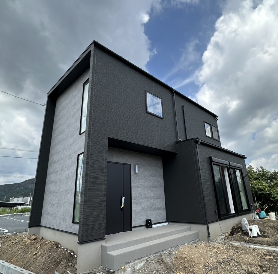 各務原市鵜沼各務原町のアサヒグローバル様新築 地上波デジタル放送デザインアンテナ壁面工事